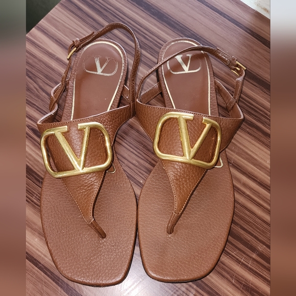 Valentino Sandals Super Cute 💕 - Picture 1 of 7